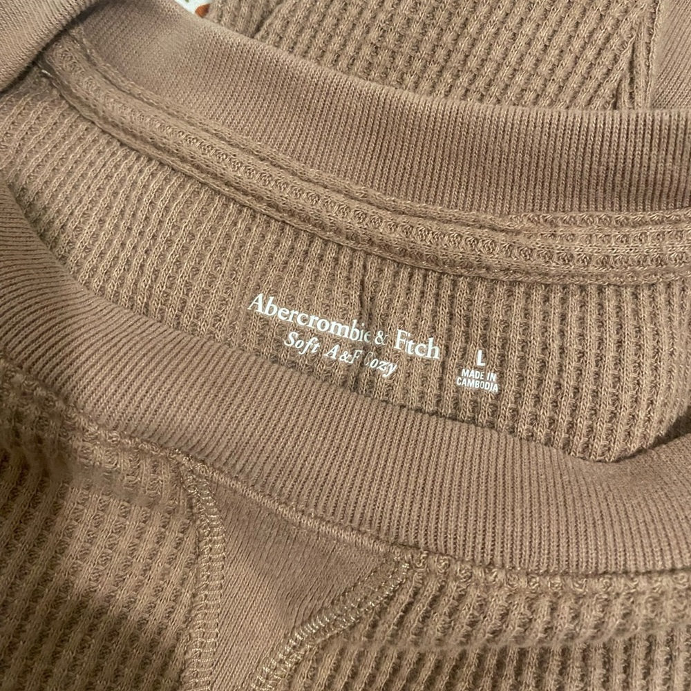Abercrombie & Fitch Tan Knit Sweater